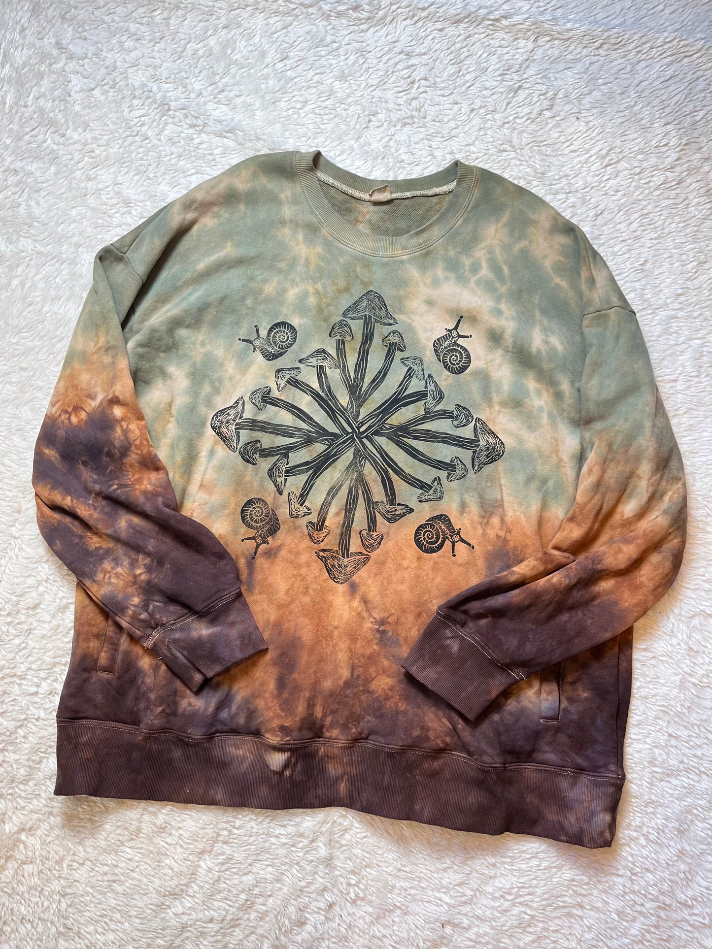 Mushie/Snail Sweatshirt (XXL)